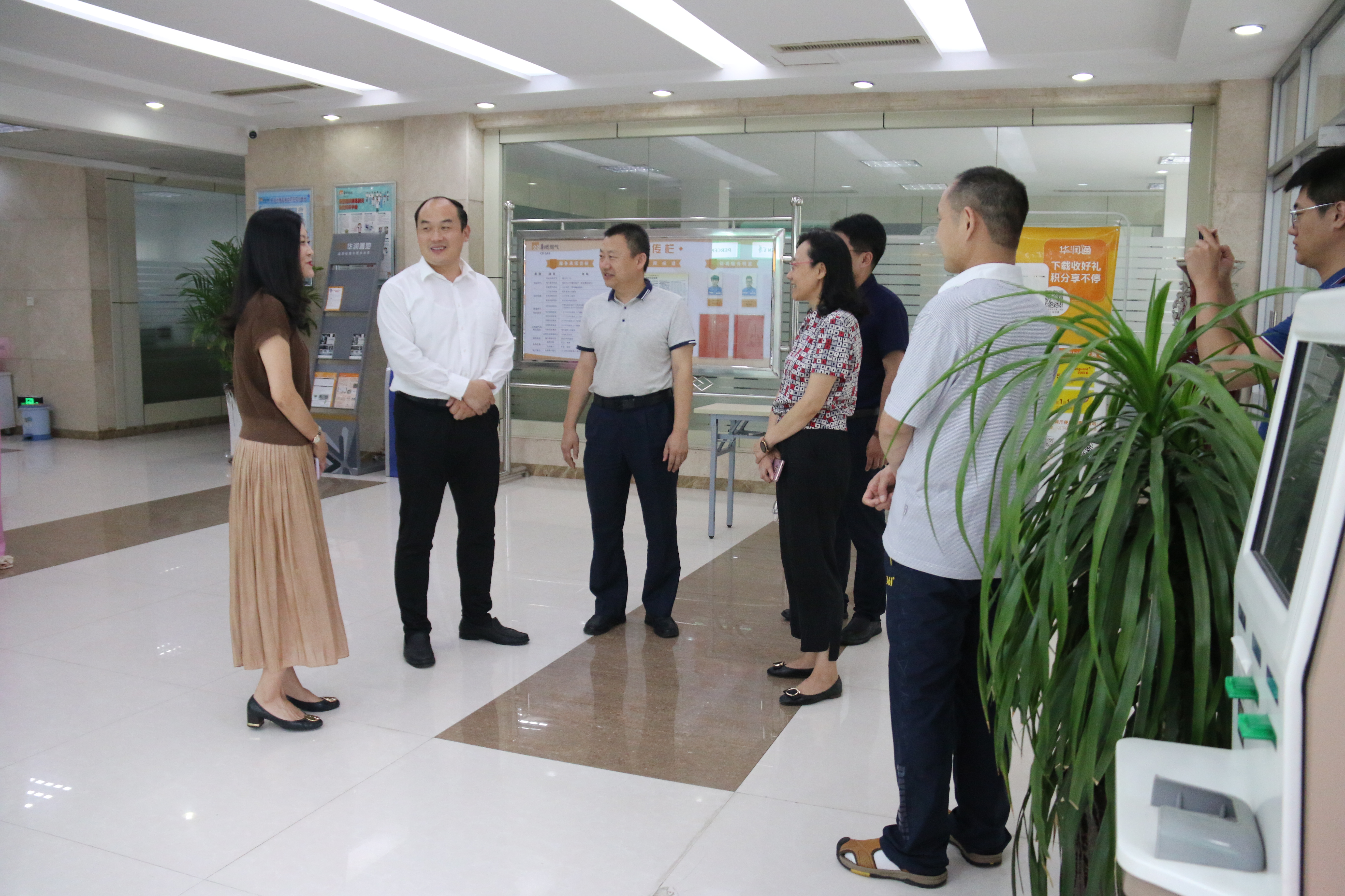 市總工會“夏送清涼” 慰問集團公司燃?xì)馄髽I(yè)一線職工(圖1)